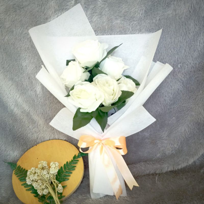 

BUKET/ bunga MAWAR PUTIH / Buket CANTIK/ bukut LUCU/ buket HADIAH /ULANG TAHUN / ANNIVERSARY/ MURAH WISUDA/ HADIAH MURAH
