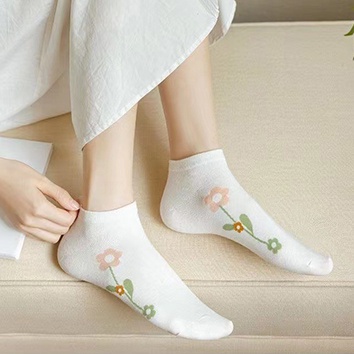 ⭐️𝐈𝐇𝐒 𝟕𝟕𝟏 𝐋𝐚𝐦𝐩𝐮𝐧𝐠⭐️Kaos Kaki Wanita Motif Bunga Kaos Kaki Pendek Girls Socks Japanese Fashion