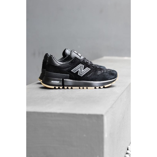 New Balance RC1300 Black Gum