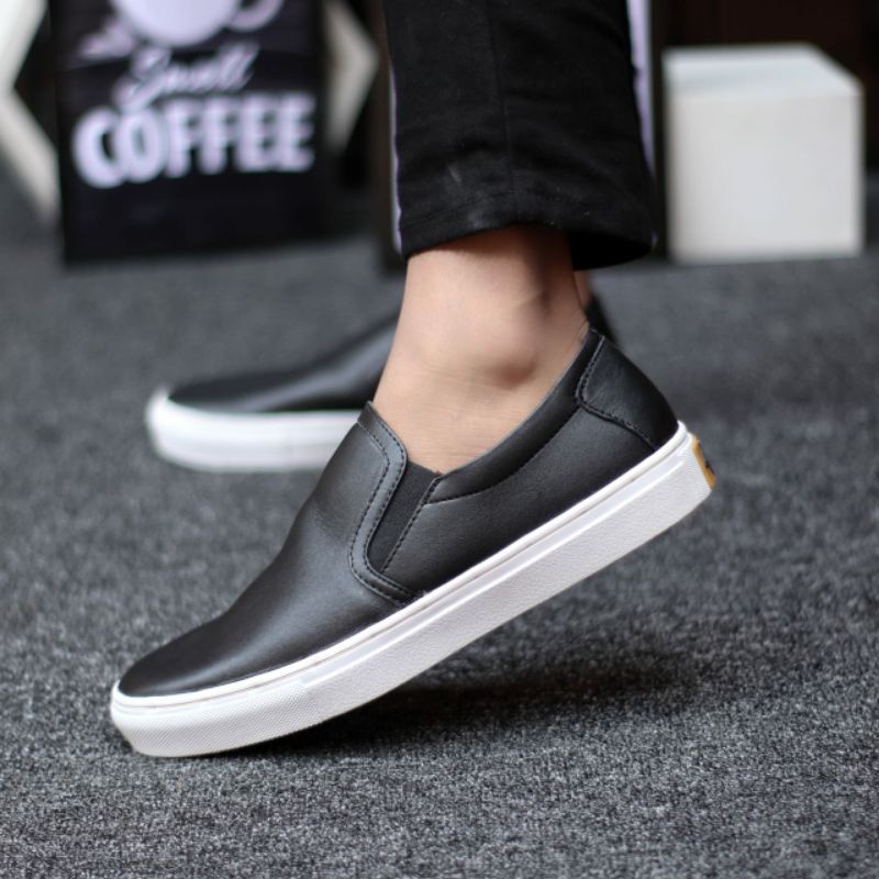 Sepatu Casual Pria Sneakers Tanpa Tali Slip On Kulit Asli Slop Santai Main Kerja Kuliah Murah