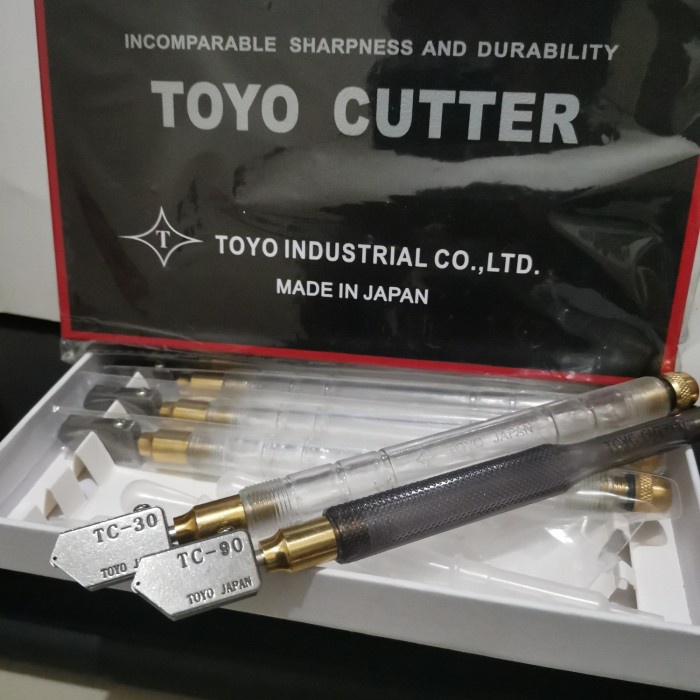 

Mew Glass Cutter Toyo Tc90 / Tc30 Alat Potong Belah Kaca Original Japan