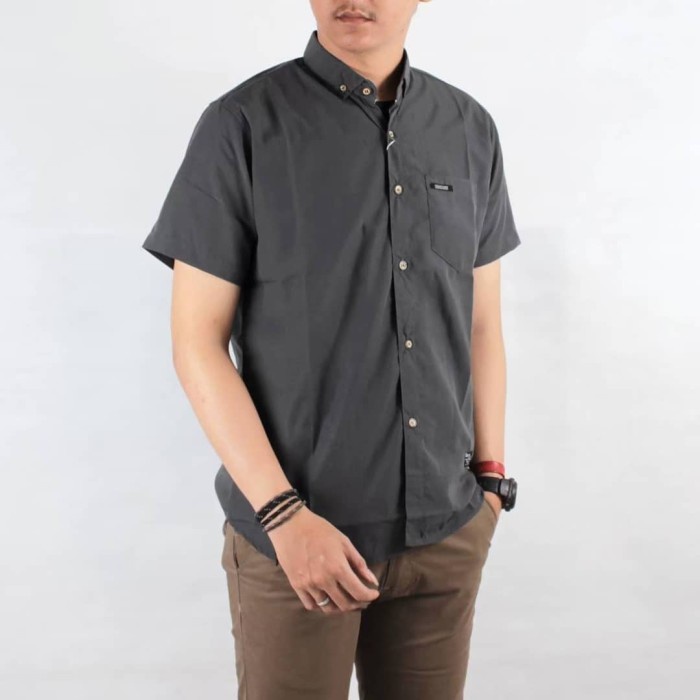 kemeja kemeja putih polos pria lengan pendek - kemeja polos premium - kemeja - Abu Tua, L(R1B7) Keme