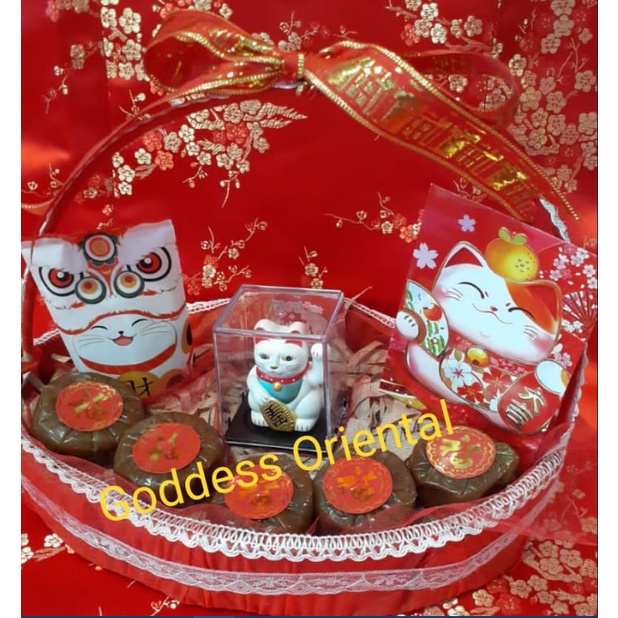 

Kue Keranjang Imlek Kucing Rejeki Lucky Cat Maneko Neki Classic Solar +Coklat Yuan Bao Yenpao + Free Angpao 9cs Gift Hamper