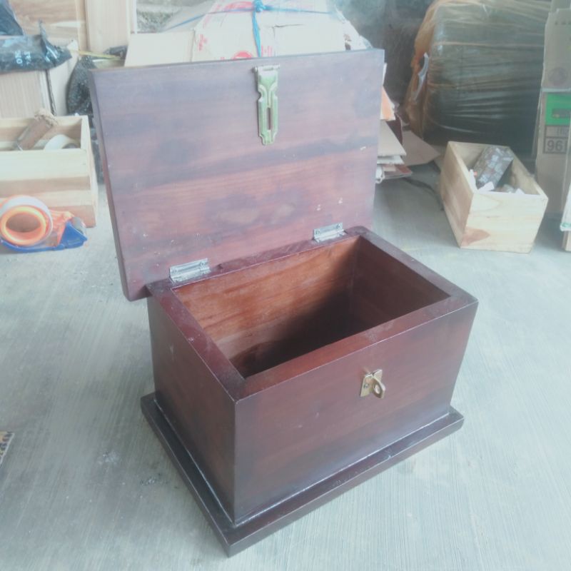 kotak uang kayu jati ukuran 30x20x20 kunci gembok