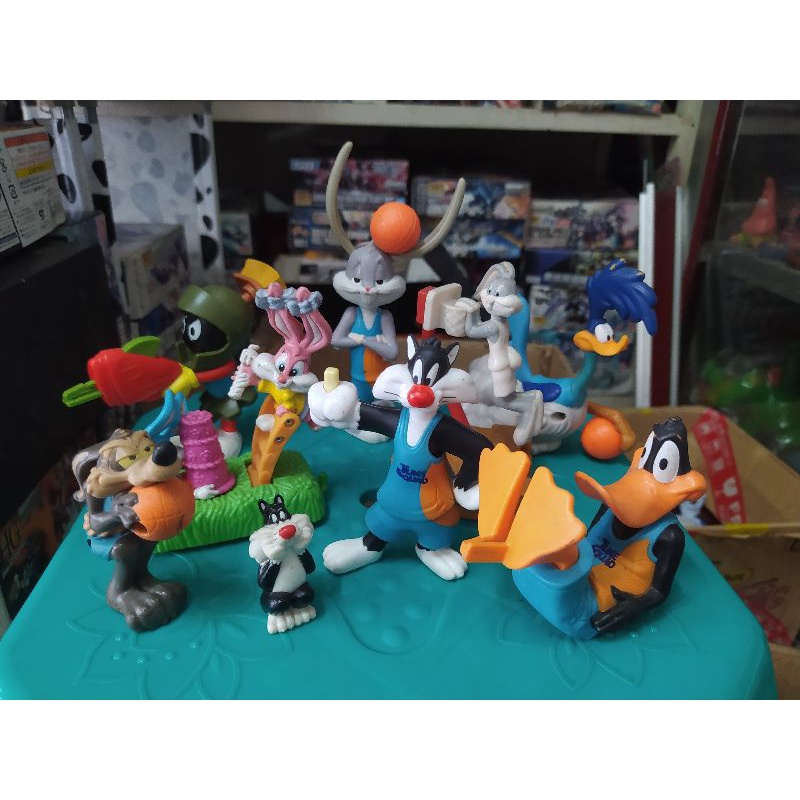 Figure Space Jam Wild E Coyote/Bugs Bunny/Duffy Duck /Sylvester/ Marvin/ Road Runner Looney Tunes Mc