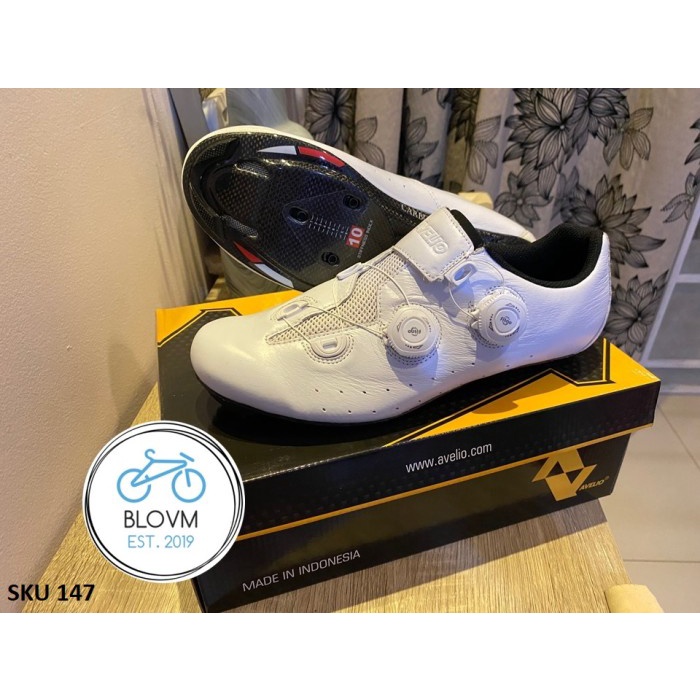 Aksesoris Sepatu Sepeda Carbon Avelio Roadbike Putih