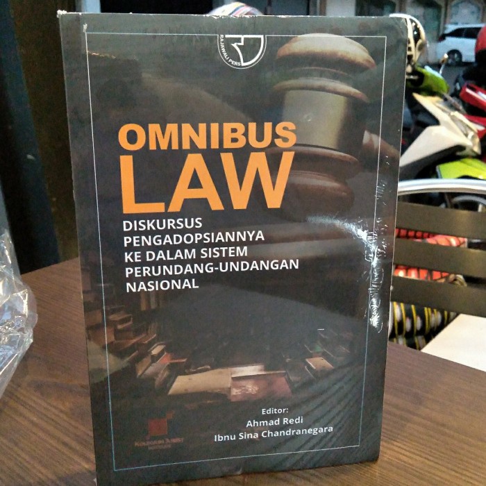 

Buku OMNIBUS LAW: Diskursus Pengadopsiannya Ahmad Redi