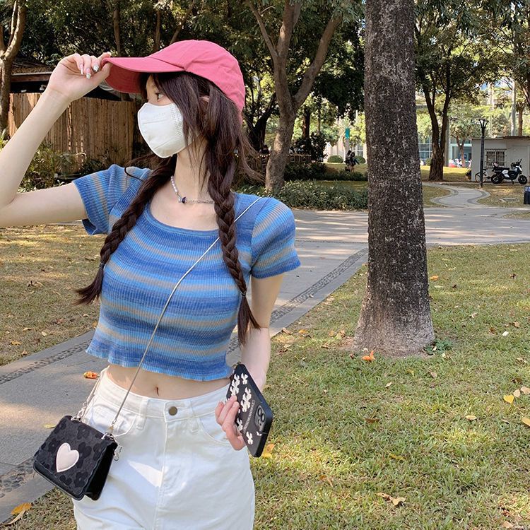 Red Pendek Bergaris Babes Sweater 2022 Baru Musim Panas Lengan Pendek Slim Fit Slim Murni Keinginan Angin Kerah Persegi Top pakaian Wanita