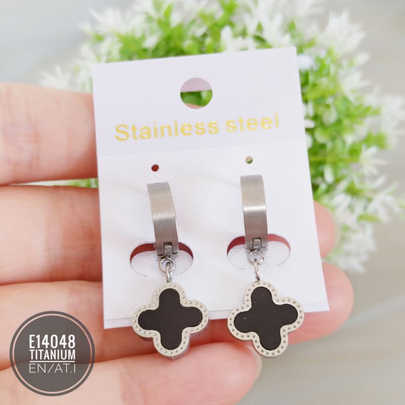 Anting titanium clover clip E14048