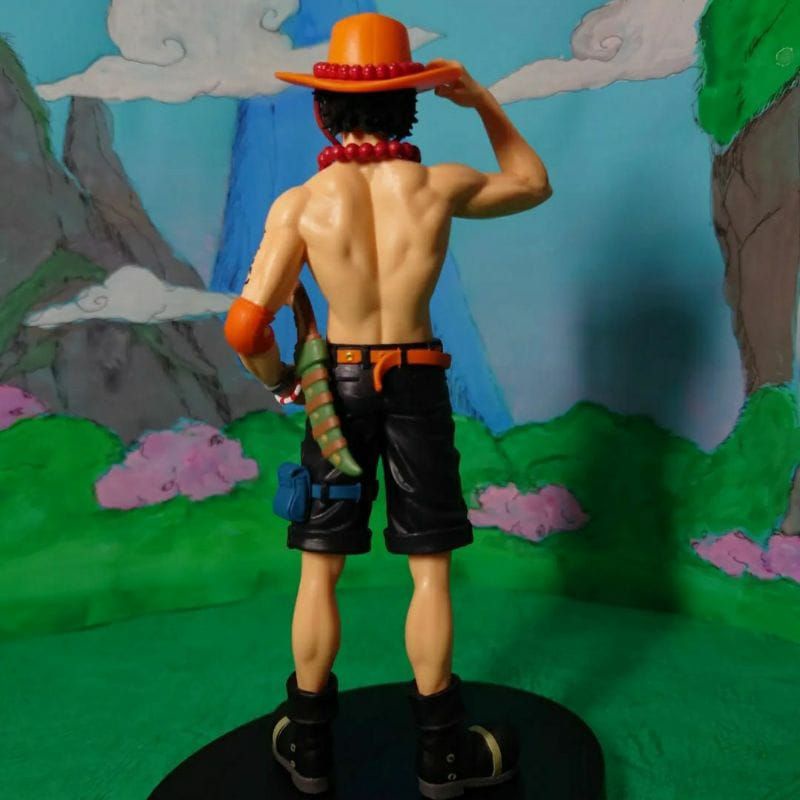 Actiok figure portgas / one piece / patung / hiasan / topper kue