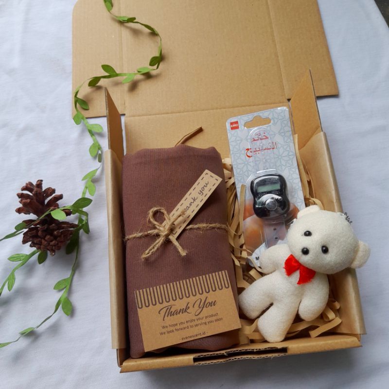 

HAMPERS HIJAB POLOS SQUARE | GIFTBOX GRADUATION/ BIRTHDAY /KADO WEDDING WISUDA