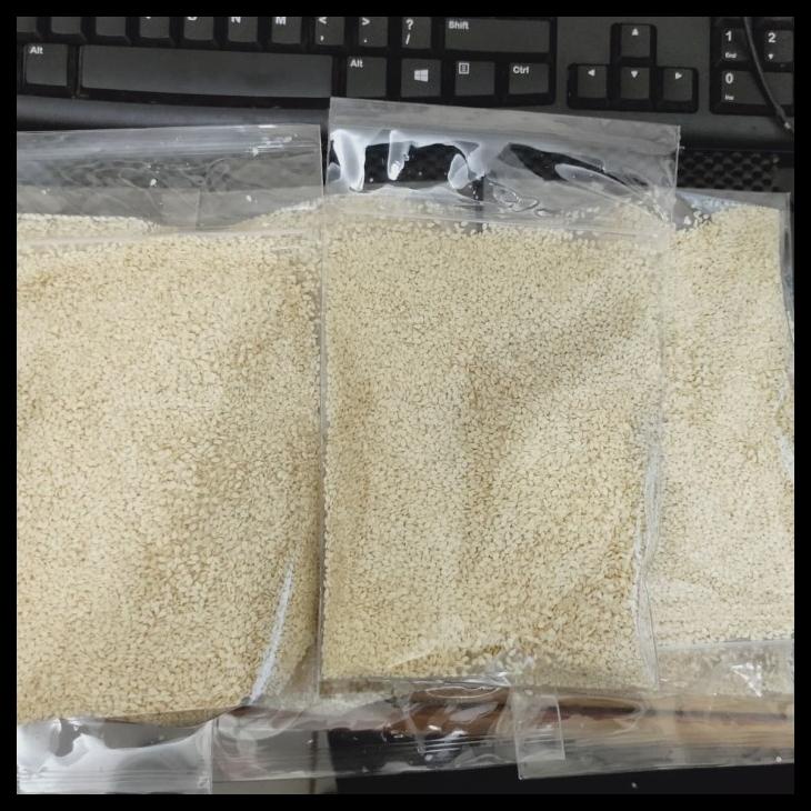 

WIJEN PUTIH / WHITE SESAME SEEDS 1KG / 1000GR KODE 1376