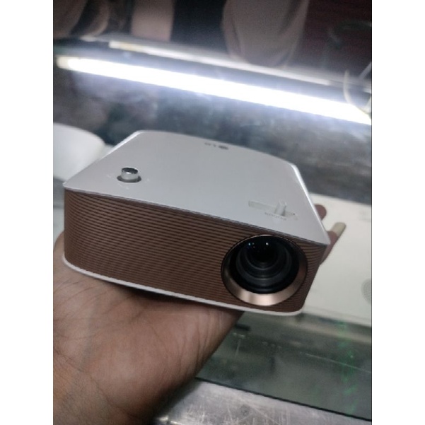 Proyektor mini LG PH150G