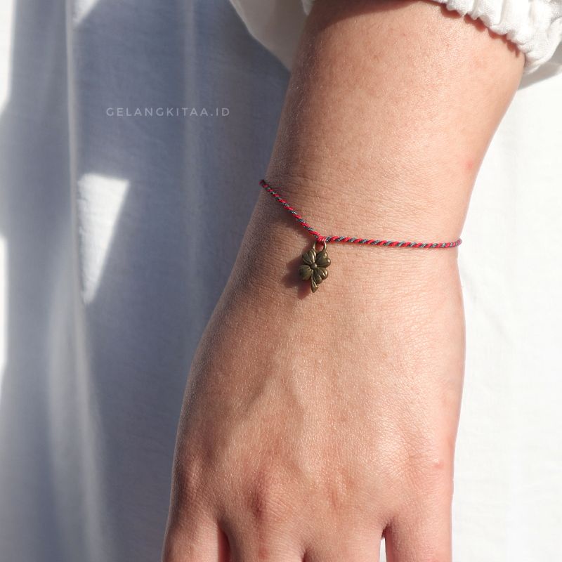 Gelang Simple Bronze Clover Bahan Alloy Gelang Wanita