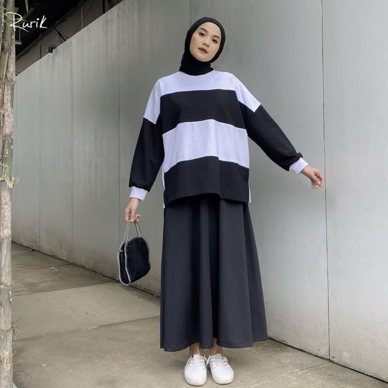 

mari sweatshirt white black & green navy by rurik