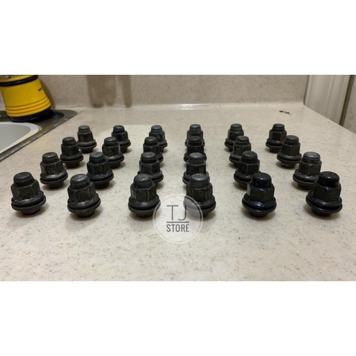 Mur Roda Toyota Land Cruiser VX / VXR 80 Original Set 24 PCS