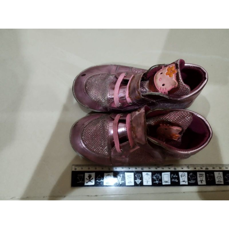 preloved sepatu hello kitty pink