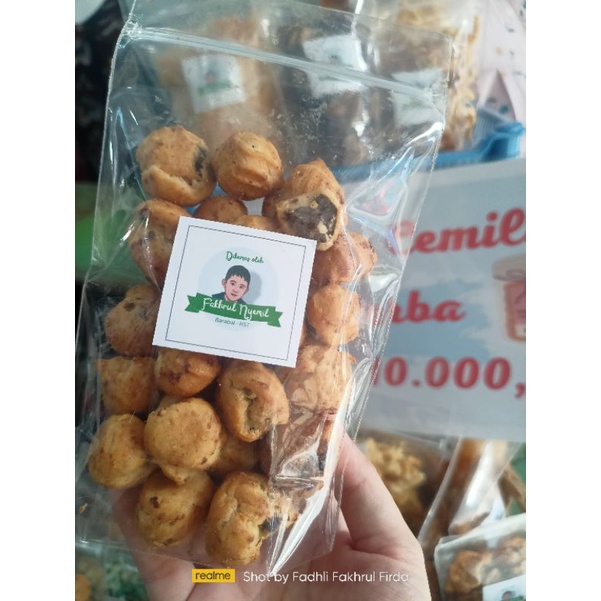 

Soes Kering isi coklat