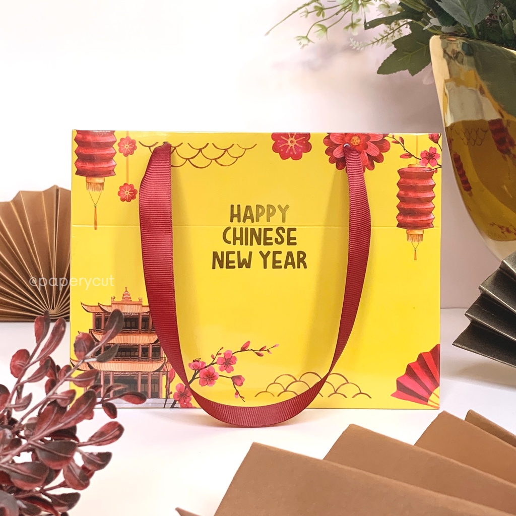 

Paperbag Imlek Persegi P 23,5 cm x L 23,5 cm x T 18 cm