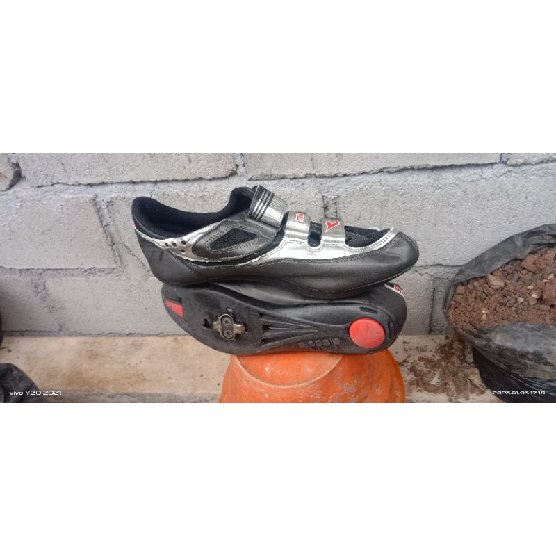 sepatu diadora cleat multi