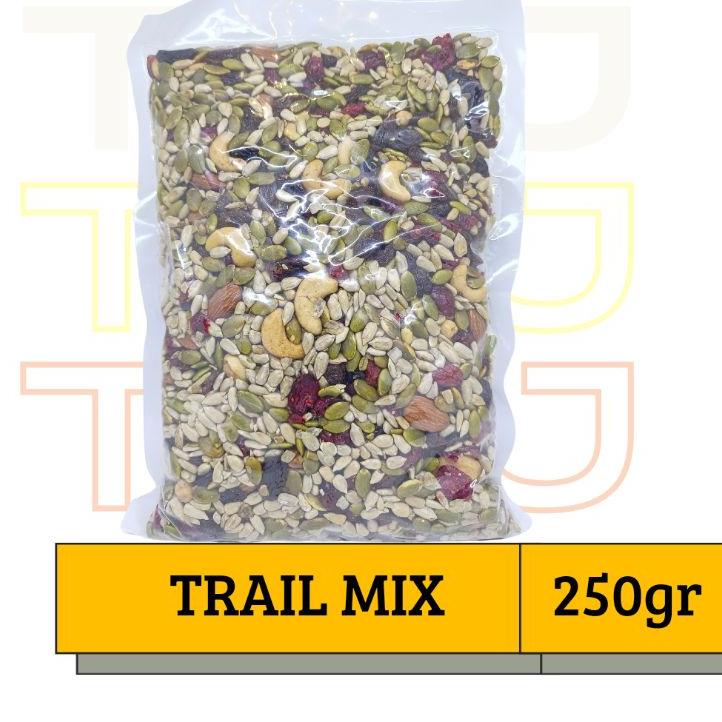 

FIA590 PREMIUM TRAIL MIX 250 gr(ALM, CHSW, CRNBRY, RAISN, SNFLWR, CHIA) |||
