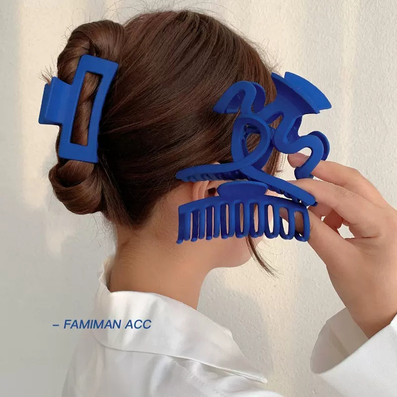 Klein Blue Grab Clip Jepitan Rambut Anak Perempuan Klip Hiu Prancis Baru Hiasan Kepala Fashion