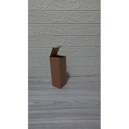 

Kardus Uk.4,5x4,5x11 cm.........Die Cut