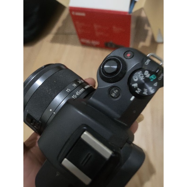 Canon Eos Mirorles M50 + Lensa Kit