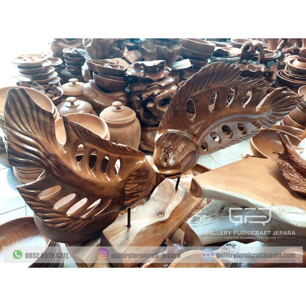 Hiasan Meja Lukisan Ikan Abstrak Jati Fosil 100cm
