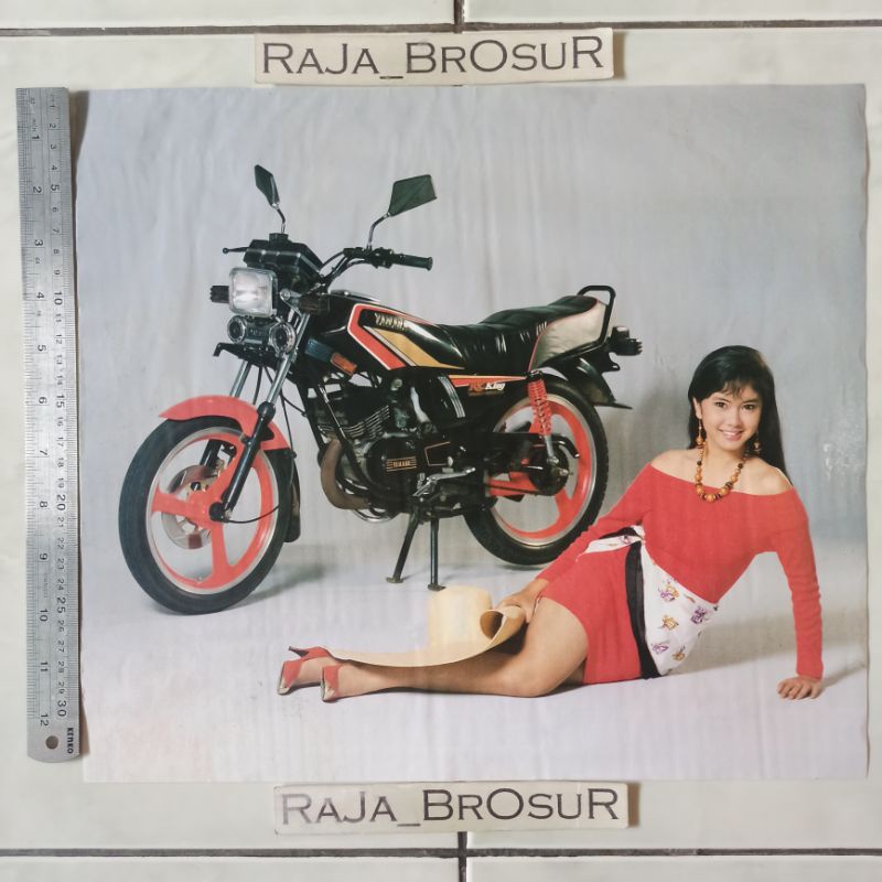 Poster brosur katalog iklan jumbo jadul lawas Yamaha RX King Cobra Bibir Merah 1991-1992