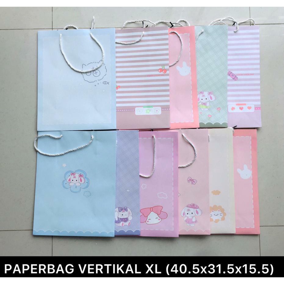 

PAPER BAG VERTIKAL / TAS KADO KARTON PREMIUM DENGAN TALI NILON UKURAN XL (40,5*31,5*15,5 CM)