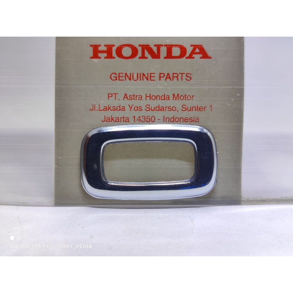 Emblem Scoopy 2021 - 2022 3D satuan ( huruf O ) Silver Original Honda kode part 86836-K2F-N10ZB