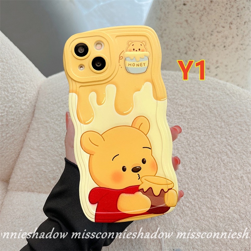 Soft Case Kompatibel Untuk iPhone 7Plus 8Plus XR 6.6s 7 8 Plus 11 Pro MAX 14 Plus 12 13 14 Pro MAX X XS MAX SE 2020 Kartun Manyo Strawberry Bear Cute Winnie The Pooh Wavy Edge Cover