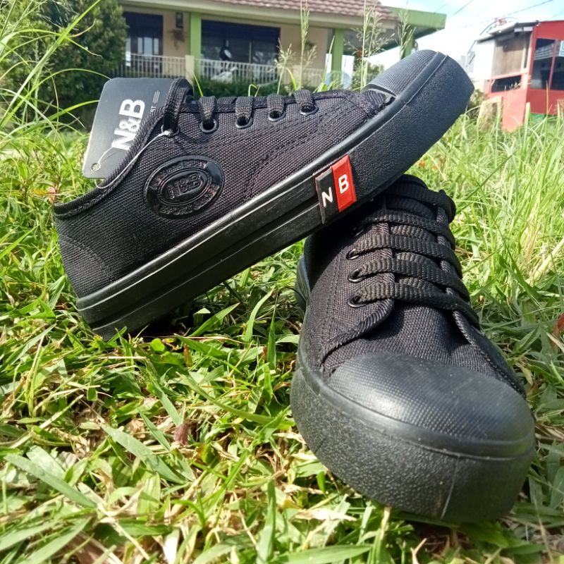 sepatu sekolah dan pramuka N,B hitam polos tali pria dan wanita TK, SD, SMP, SMA awet murah dan bergaya