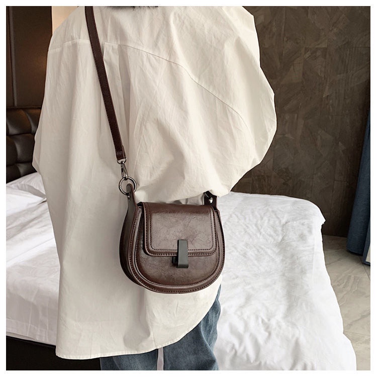 Tas High-End Wanita 2022 Baru Trendi Musim Panas All-Match Gaya Asing Net Red Niche Tas Sadel In Bahu Messenger tas