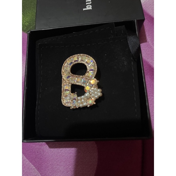 (Preloved) Buttonscarves Brooch Alphabet B (rosegold)
