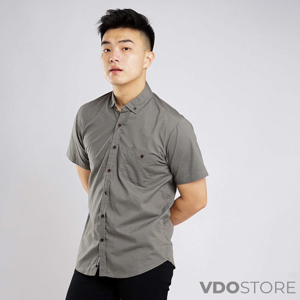 KEMEJA PRIA ABU TUA BASIC LENGAN PENDEK BAJU POLOS DEWASA PREMIUM KEMEJA KERJA TEBAL M L XL HITAM PUTIH NAVY ARMY CREAM KEMEJA KANTOR FORMAL SANTAI CASUAL SEMI KASUAL VIRAL MURAH KATUN KUALITAS WHITE SHIRT