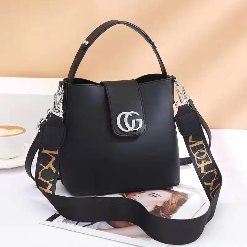 5674 tas selempang wanita import kekinian