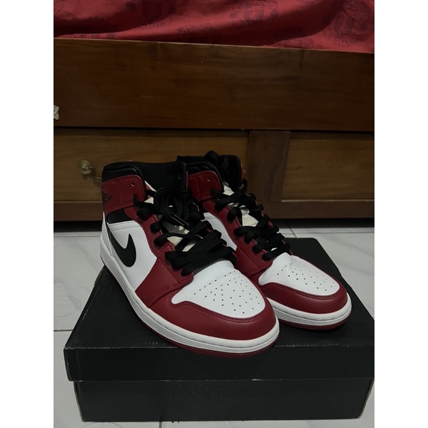 air jordan mid white chicago