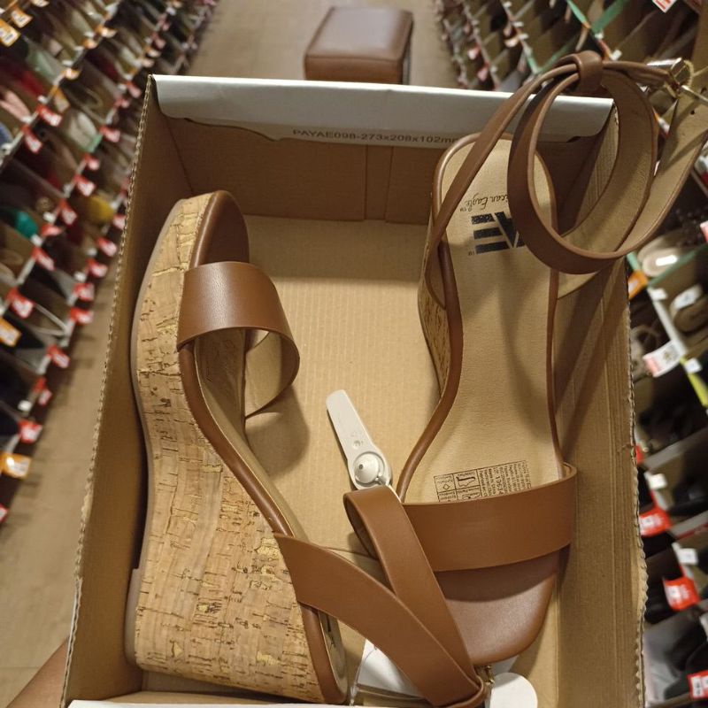 WEDGES PAYLESS BY AMERICAN EAGLE - GROOVY COGNAC 196344