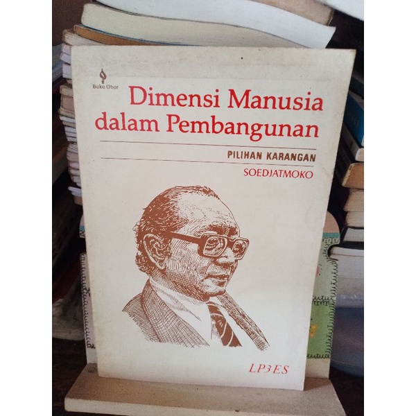 Buku "Dimensi Manusia dalam Pembangunan". Soedjatmoko