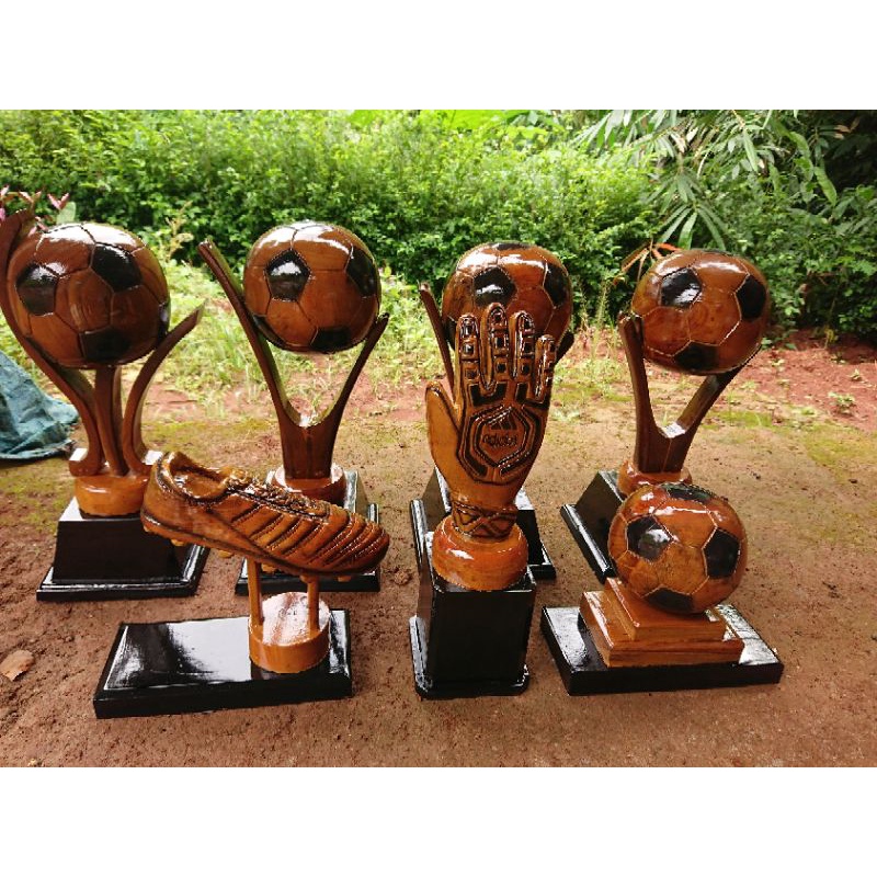 tropy bola set kayu/piala sepak bola kayu ukir