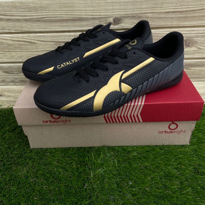SEPATU FUTSAL ORTUSEIGHT CATALYST LIBERTE BLACK GOLD PREMIUM GRADE ORI
