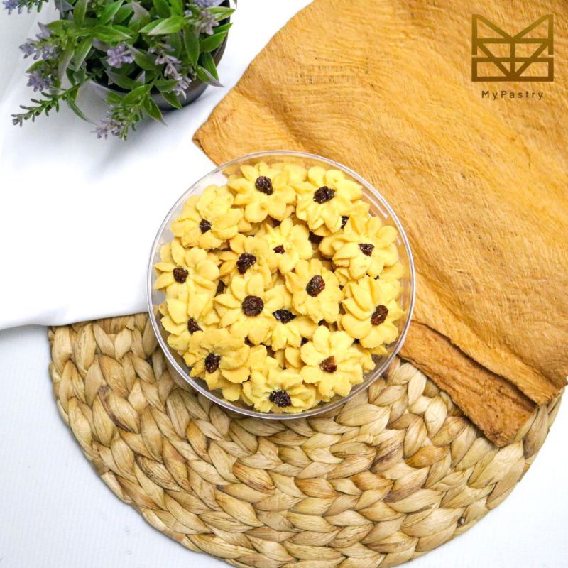 

Kue Semprit Kismis Premium