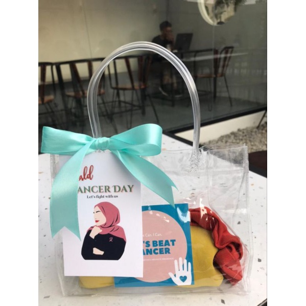 

Paket untuk penyitas kanker serviks dan payudara Hari Kanker Sedunia