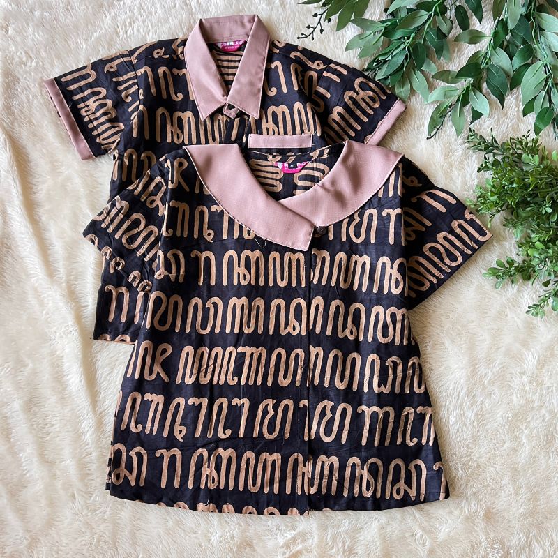 Couple Blus Batik Anak Dan Kemeja Batik Anak Aksara Coklatan Couple Blus Batik Anak Perempuan