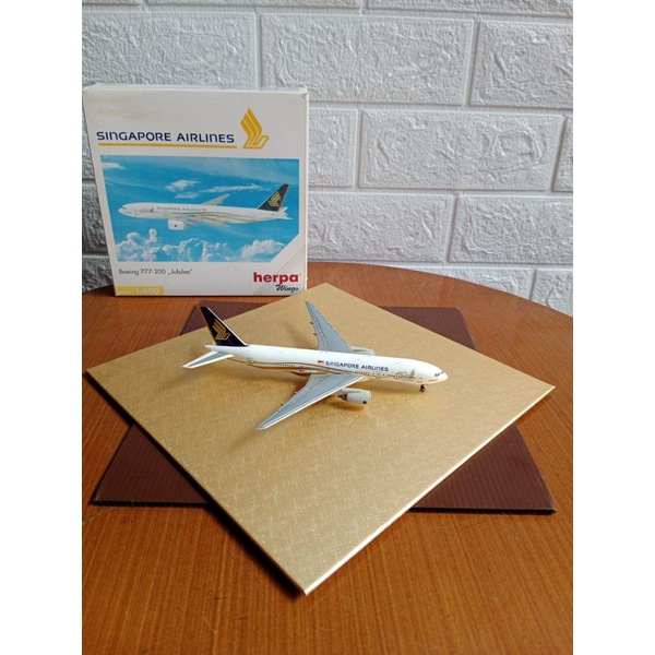 Diecast Singapore Airlines Boeing 777-200 JUBILEE by Herpa Wings