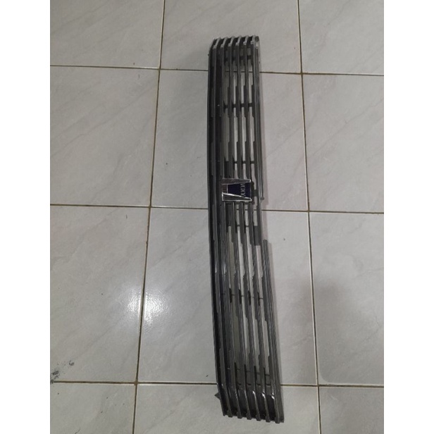 grill depan Toyota voxy 2001 2004