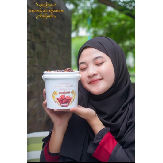 

KURMA EMBER AL QASEEM 850GRAM TERMURAH