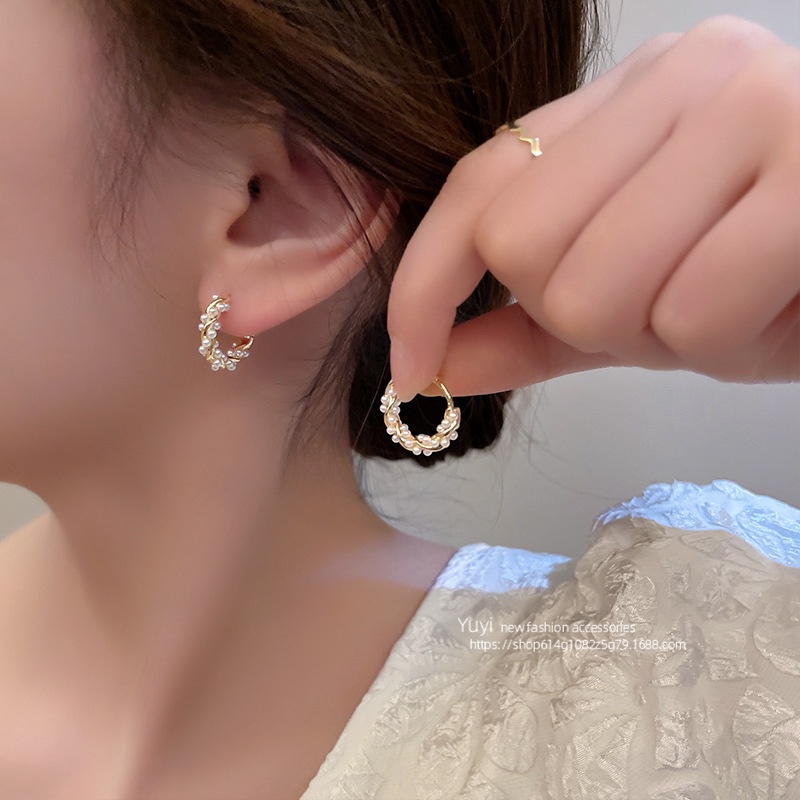 Anting Mutiara Korea Anting Lingkaran Mewah Ringan Anting Desain Niche Perempuan